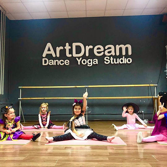 Art-dream, школа йоги і танців