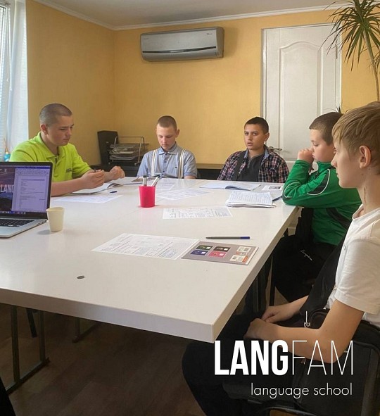 Langfam Language School